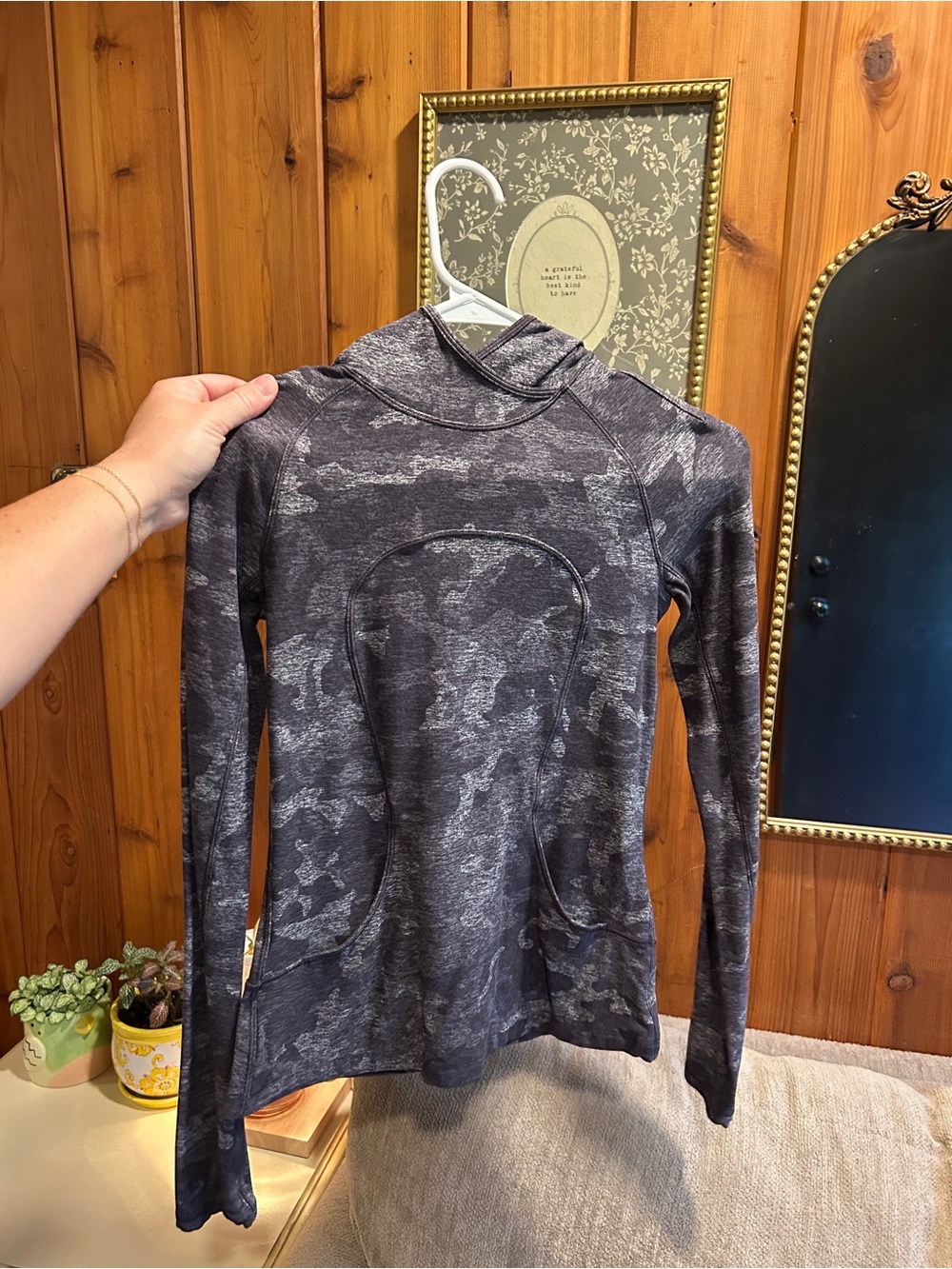 Women’s LuLulemon Gray Camo Long-Sleeve Performance shirt